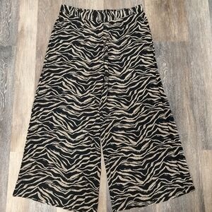 NWT Torrid Pull‎ On Zebra Print Wide-Leg Pants Size 2R Palazzo